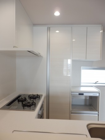 こだわりのコの字型キッチン＆スタイリッシュな水廻り設備にリフォーム